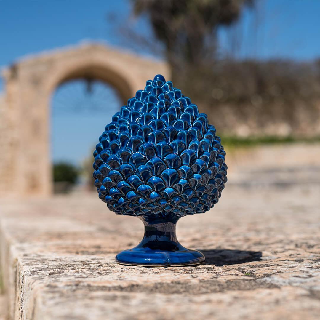 Pigna artigianale di Caltagirone modellata a mano altezza 25/40 in blu intenso - Ceramiche di Caltagirone Sofia